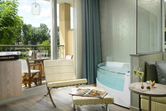 7 nights Italy bed and breakfast (Hotel Ville sull'Arno) flights included