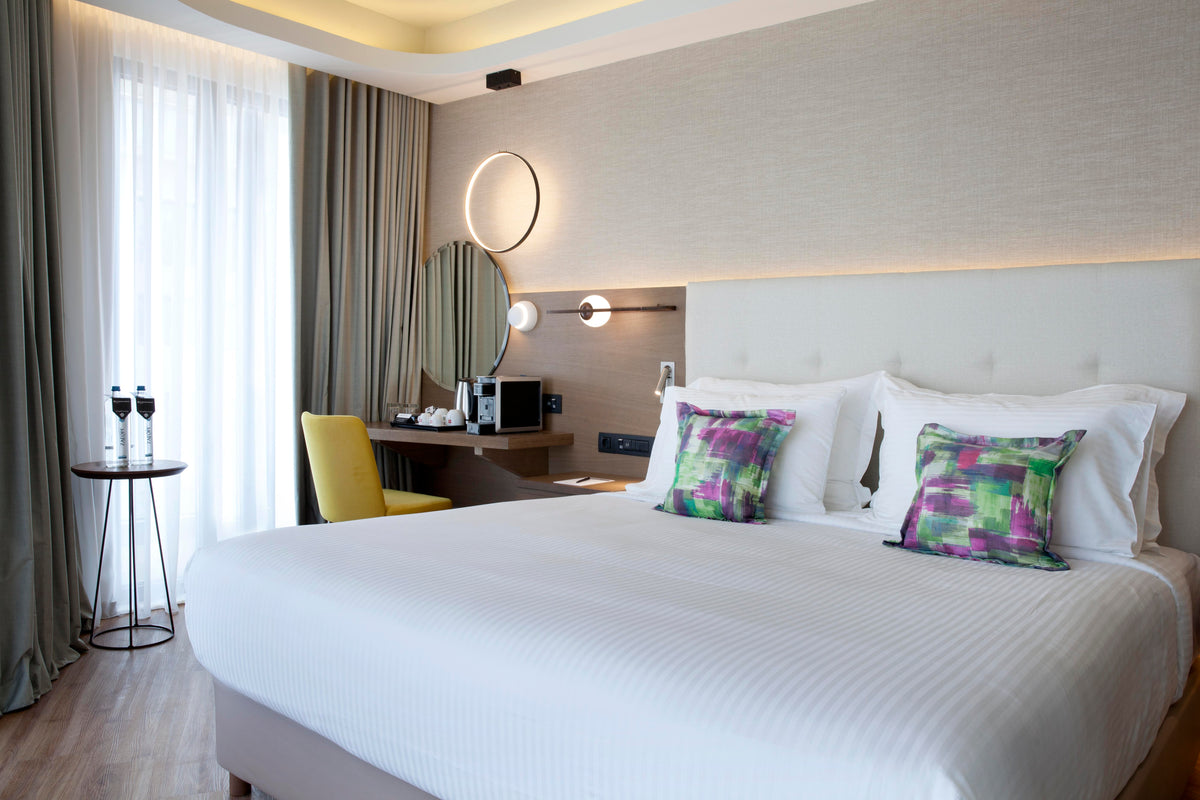 7 nights Greece bed and breakfast (Wyndham Athens Residence) flights included